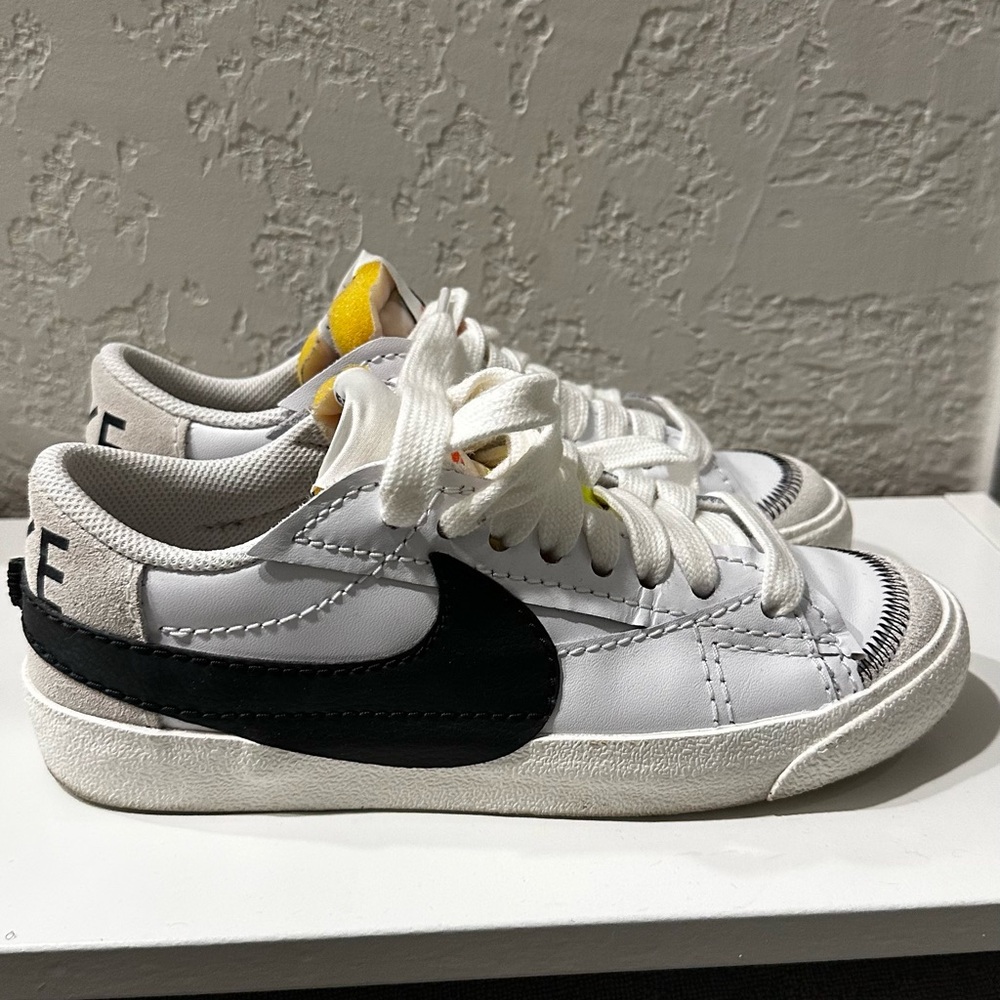 Excellent condition womens low top Nike blazers size 6.5